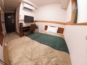 Edredón, escritorio, insonorización y wifi gratis