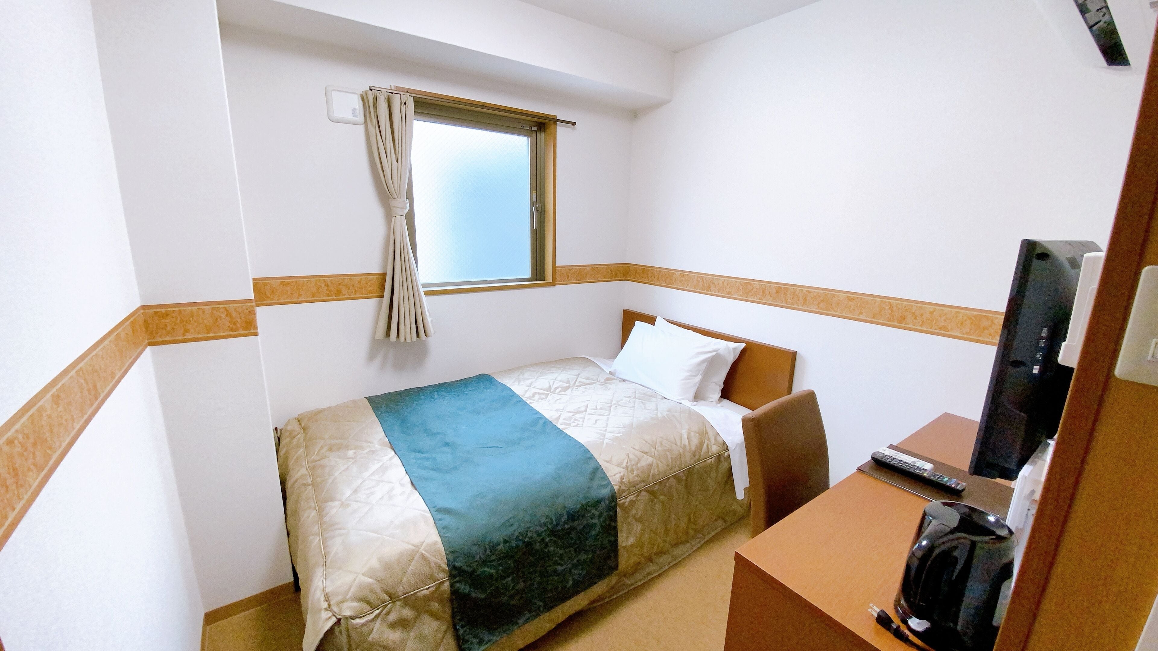 Down comforters, desk, laptop workspace, blackout drapes