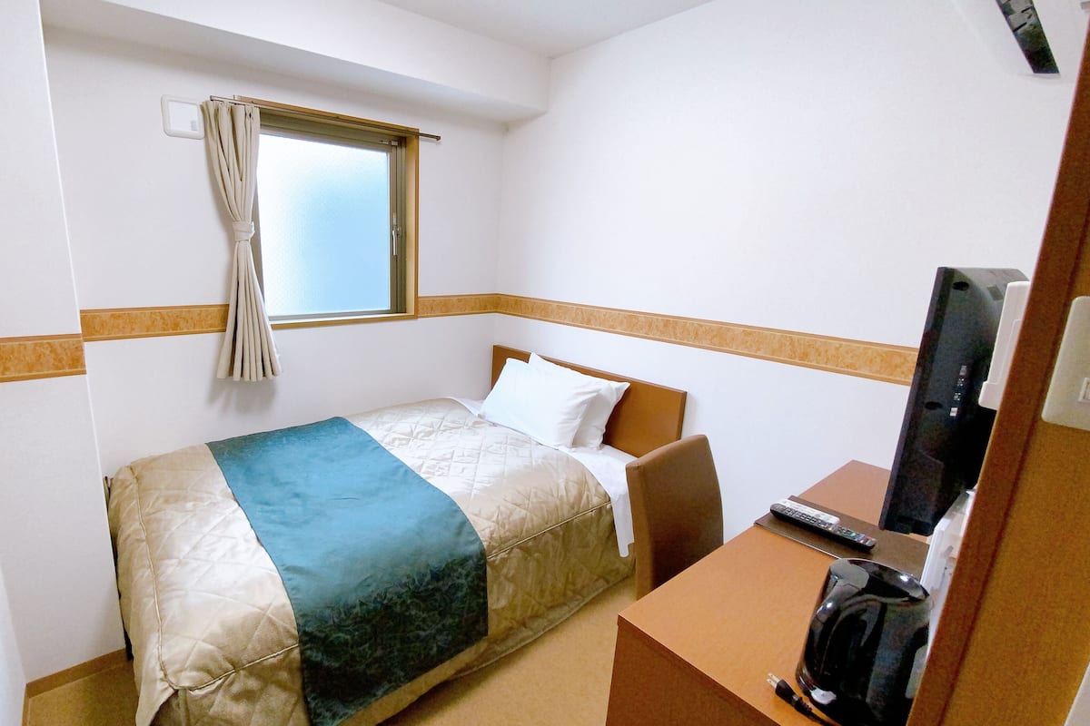 Down comforters, desk, laptop workspace, blackout drapes