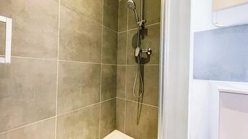 Free toiletries, towels