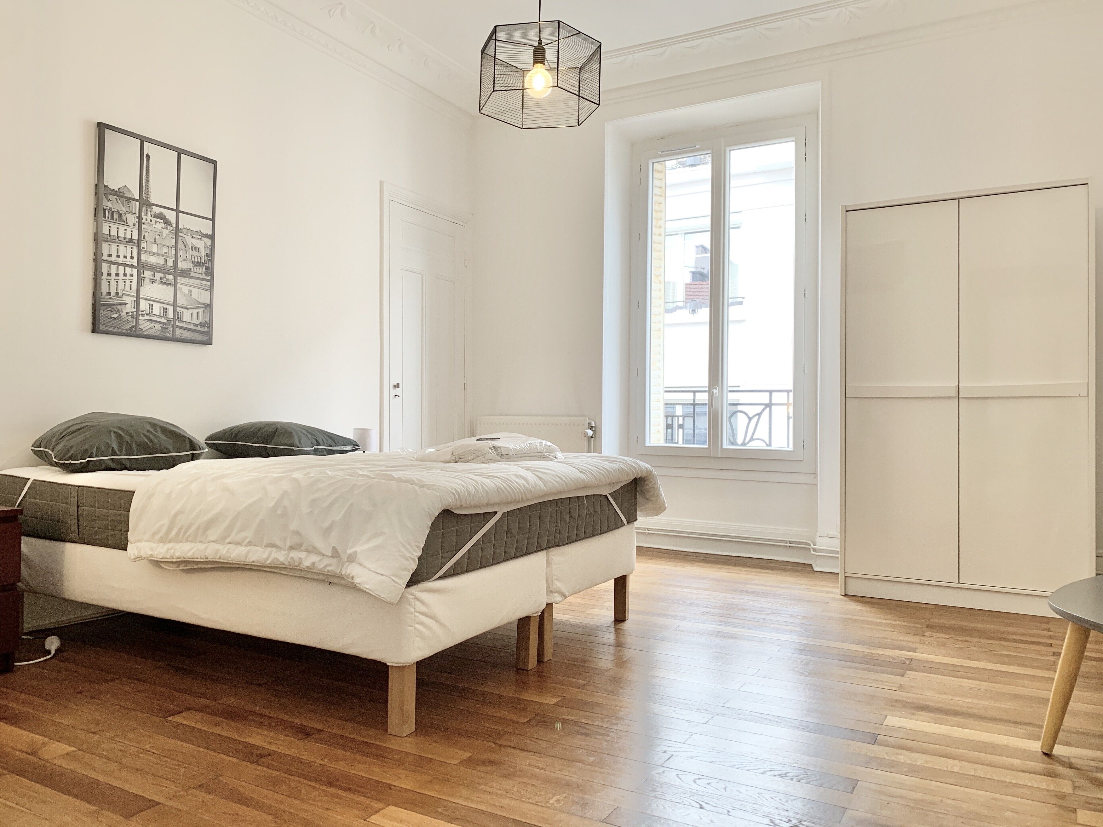 3 bedrooms, travel crib, WiFi, bed sheets