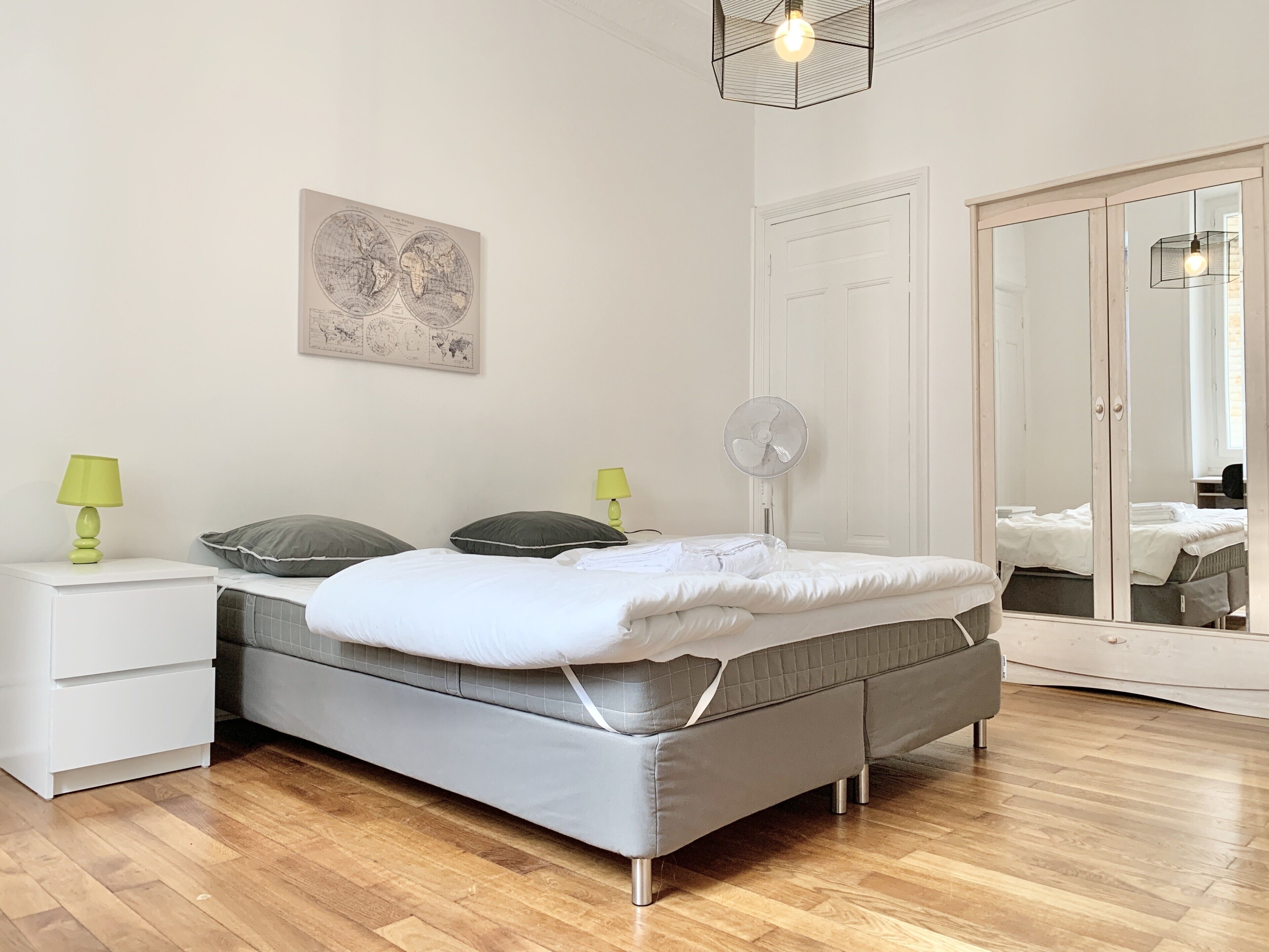 3 bedrooms, travel cot, WiFi, bed sheets