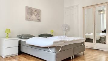 3 bedrooms, travel cot, WiFi, bed sheets
