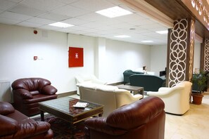 Lobby - Mavi Sedir Saglik Oteli (Sarkikaraagaç)