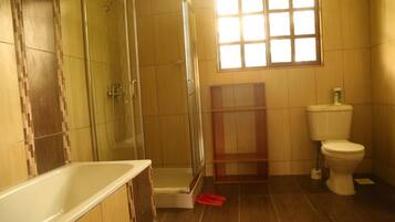 Shower, free toiletries, towels