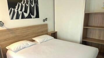 Chambre Double | Bureau, Wi-Fi gratuit, draps fournis