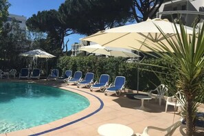 Outdoor pool, pool loungers