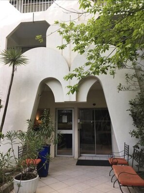 Property entrance - Hôtel Les Rives Bleues (La Grande-Motte)