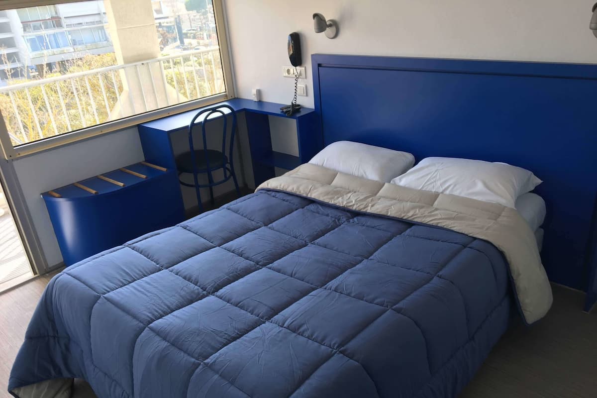 Een bureau, gratis wifi, beddengoed, rolstoeltoegankelijk