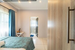 3 slaapkamers, een kluis op de kamer, wifi, beddengoed