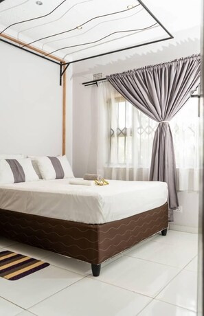 3 chambres, coffres-forts dans les chambres, Wi-Fi, draps fournis