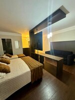 Escritorio, cortinas blackout, wifi gratis y ropa de cama 