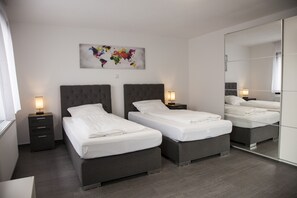 Kamar Double Comfort | Meja kerja, Wi-Fi gratis, dan seprai linen