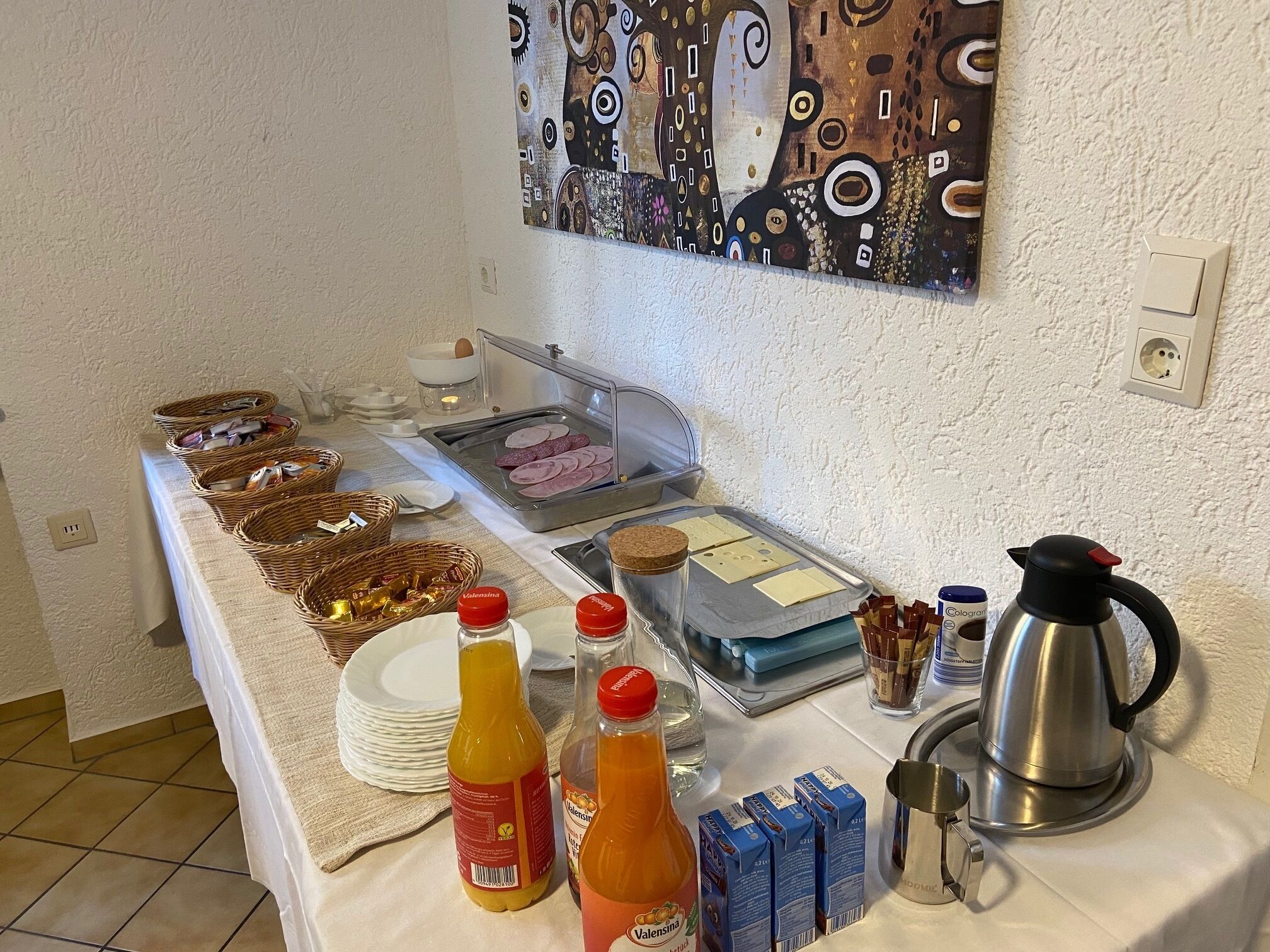 Tägliches Frühstücksbuffet gegen Gebühr