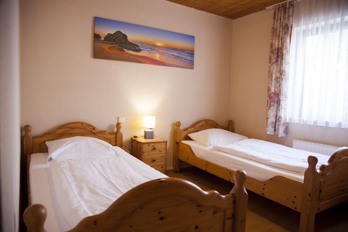 Economy Twin Room | 1 bedroom, desk, free WiFi, bed sheets