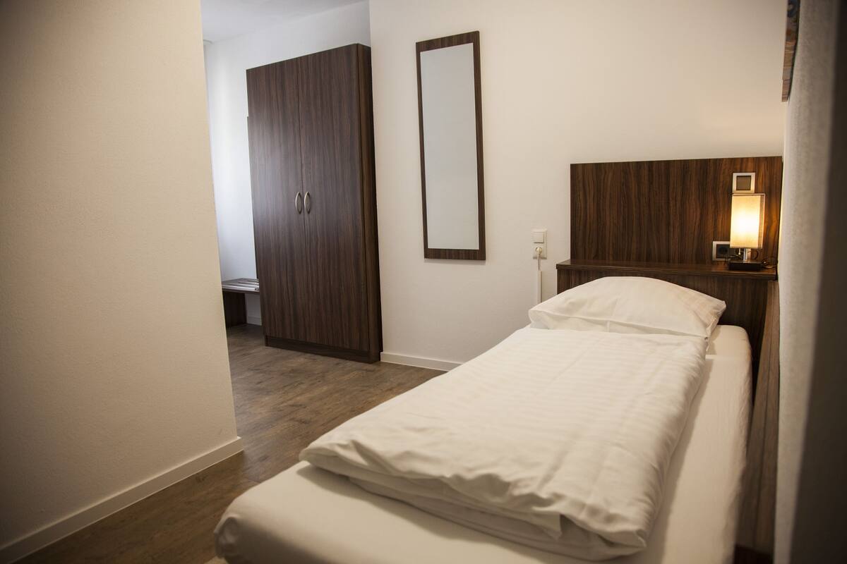 Single Room | 1 bedroom, desk, free WiFi, bed sheets
