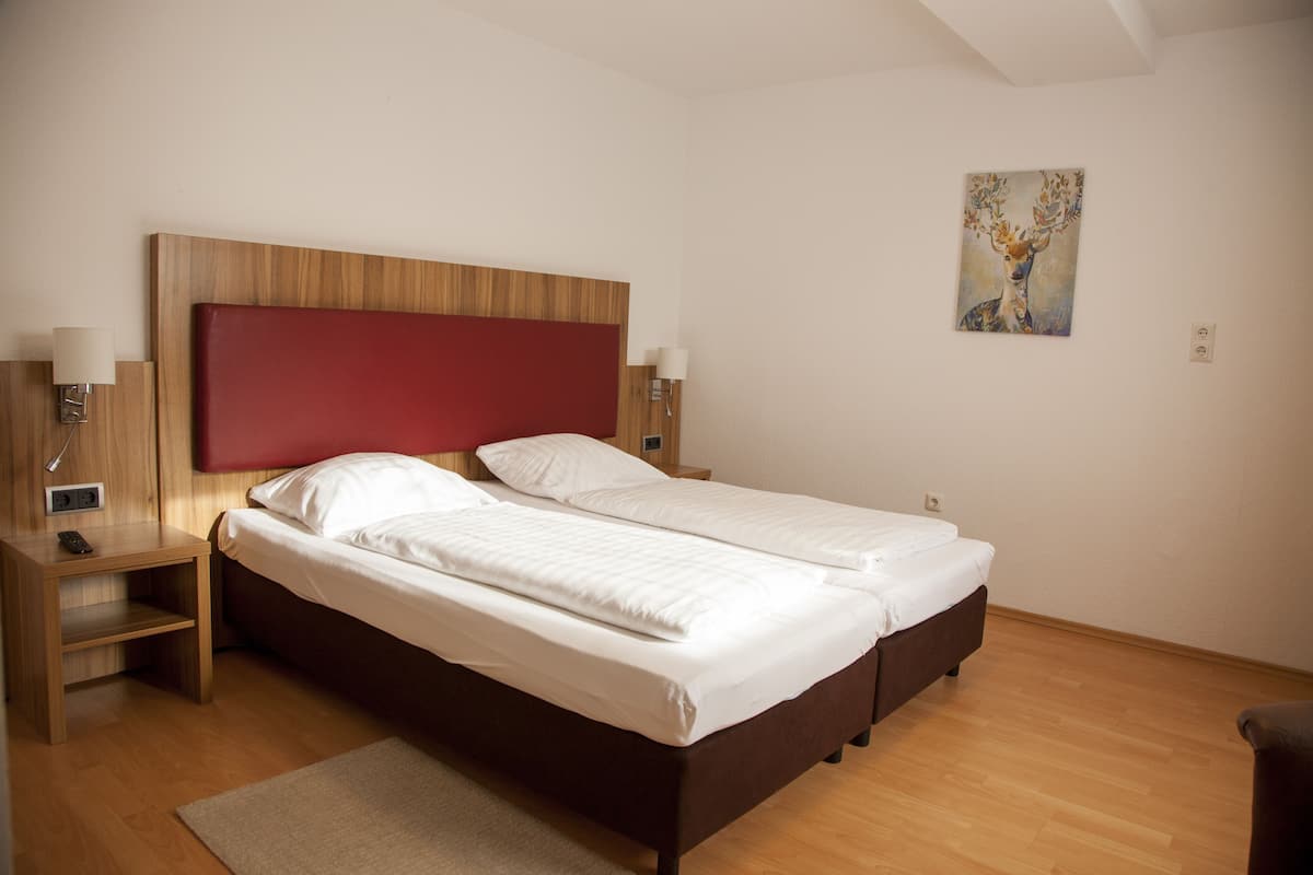 Triple Room | 1 bedroom, desk, free WiFi, bed sheets