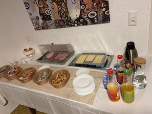 Buffet déjeuner servi tous les jours en supplément