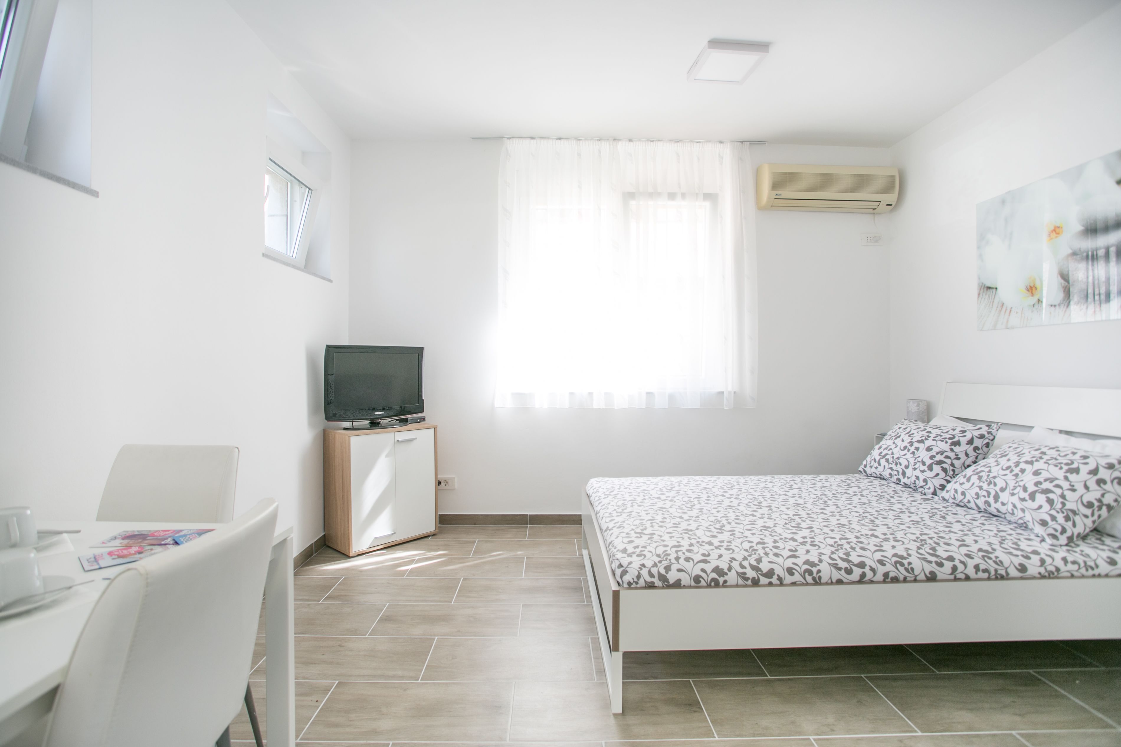 Studio | Reisekinderbett, kostenloses WLAN, Bettwäsche