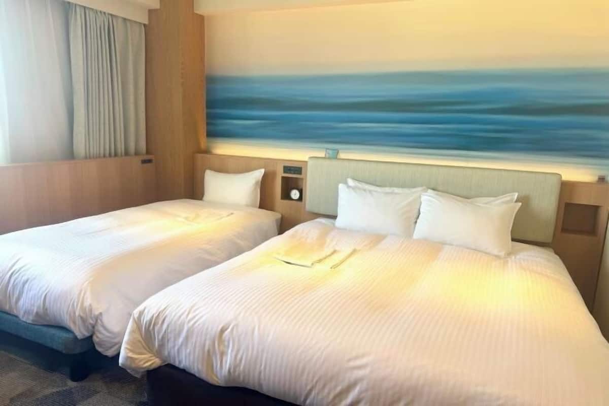 Down duvets, Tempur-Pedic beds, desk, free WiFi