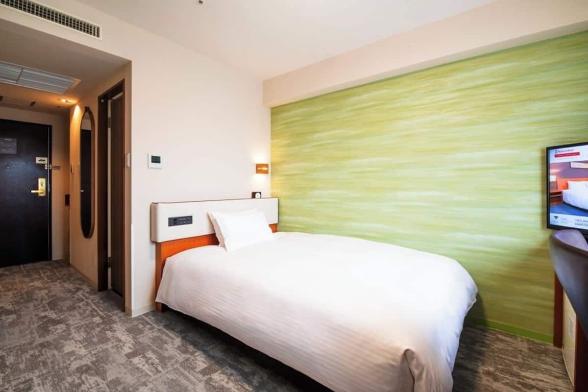 ผ้านวมขนเป็ด, เตียง Tempur-Pedic, โต๊ะทำงาน, Wi-Fi ฟรี