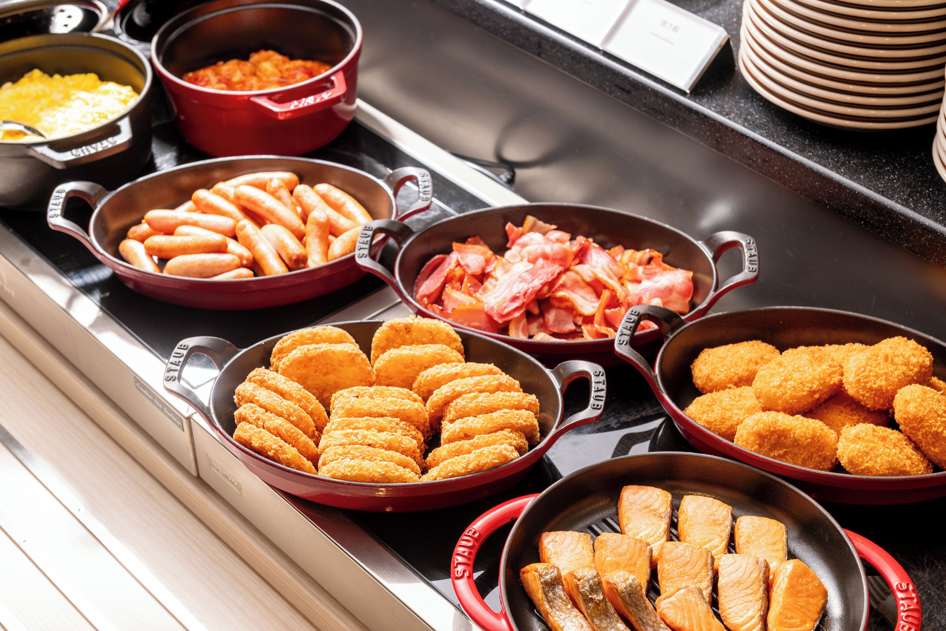 daily buffet breakfast (jpy 1800 per person)