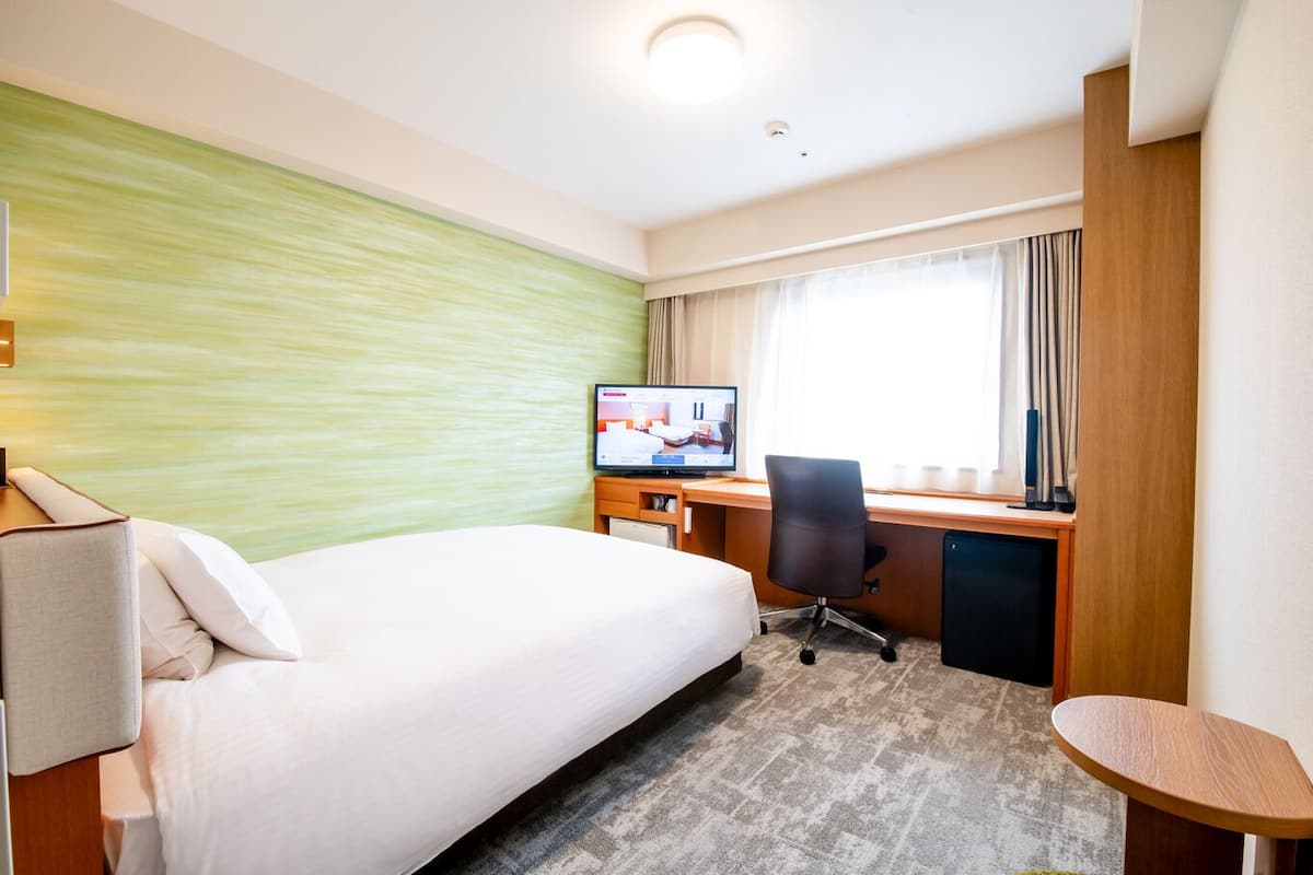 ผ้านวมขนเป็ด, เตียง Tempur-Pedic, โต๊ะทำงาน, Wi-Fi ฟรี