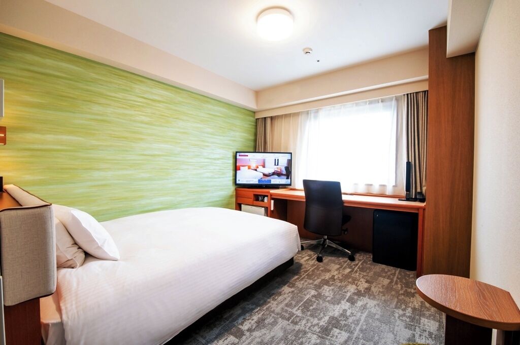 down duvets, tempur-pedic beds, desk, free wifi