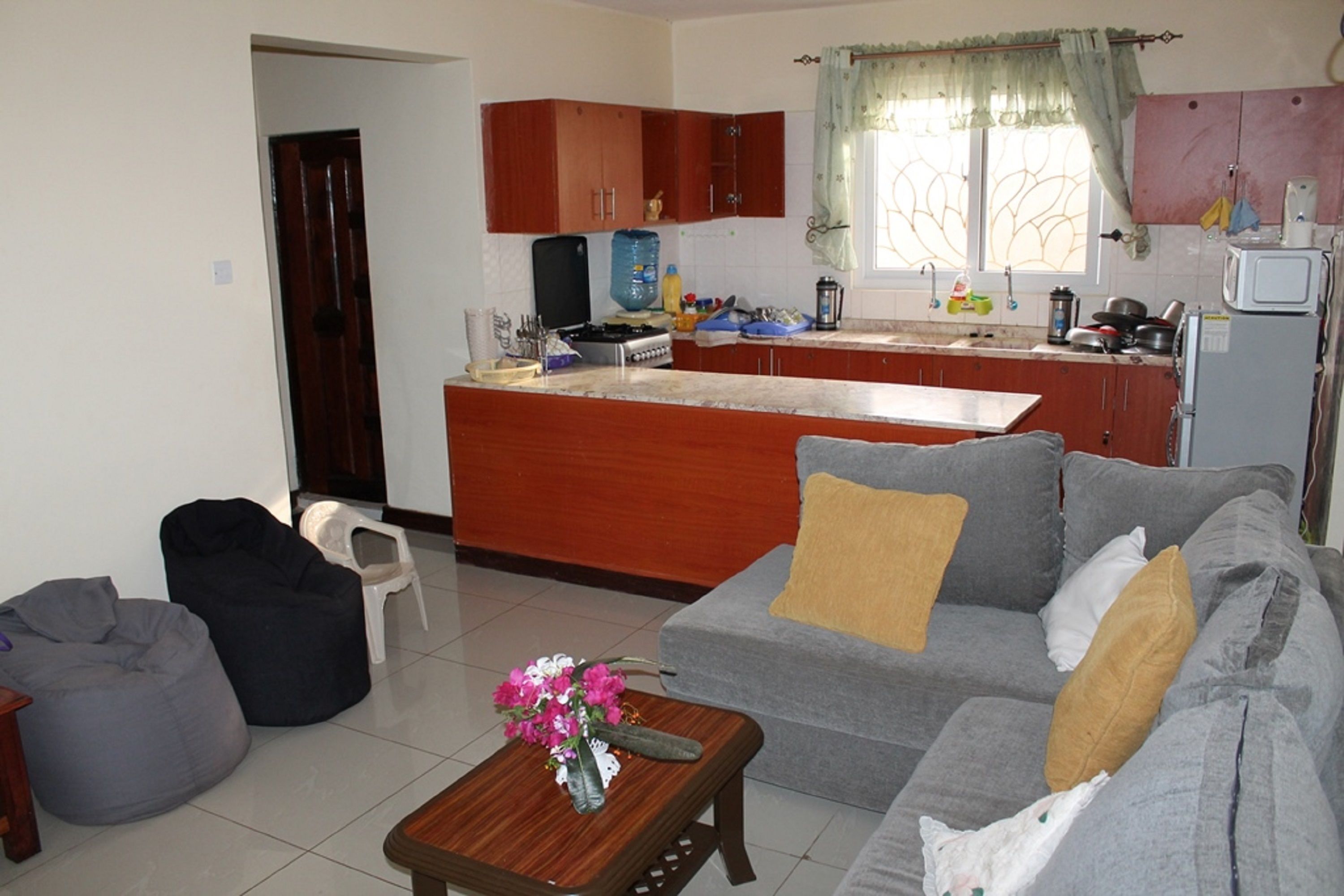 Cottage, 3 Bedrooms | Living area | 32-inch flat-screen TV with premium channels, LCD TV