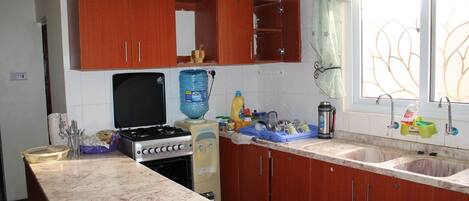 Casa de campo, 3 habitaciones | Cocina privada | Frigorífico, microondas, horno y placa de cocina