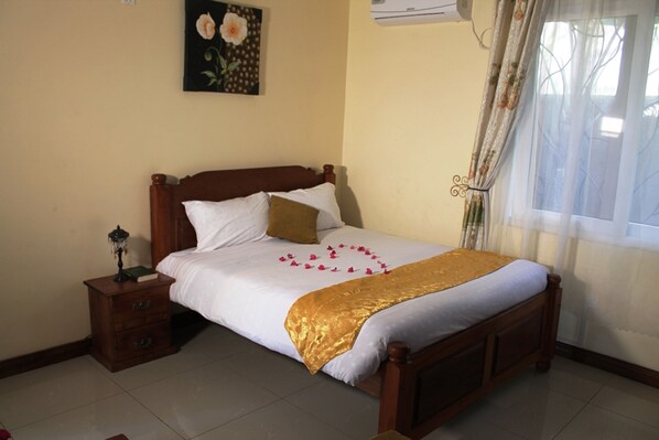 Studio | Ylelliset vuodevaatteet, memory foam -patjalliset sängyt