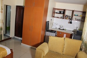 Studio | Private kitchen | Fridge, microwave, oven, stovetop - Oluwa Seun Beach Cottages (Mtwapa)