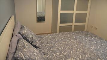 2 dormitorios, tabla de planchar con plancha, wifi y ropa de cama