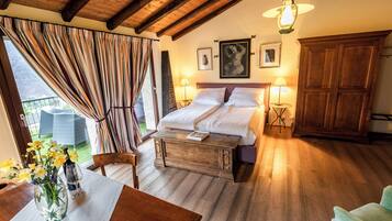 Junior-Suite, Bergblick | 1 Schlafzimmer, Minibar, Verdunkelungsvorhänge, kostenloses WLAN