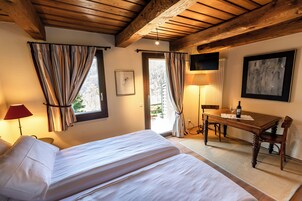 Quarto casal clássico, vista para a montanha