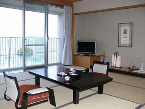 Living room - KKR Hotel Biwako (Otsu)