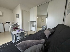 TV - Charming studio in La Rochelle with parking, near center (La Rochelle)