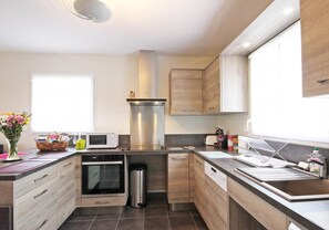 Réfrigérateur, micro-ondes, lave-vaisselle