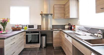 ĂcogĂźte confortable avec jardin clos, adaptĂ© PMR, proche de la forĂȘt et de L'Aigle, jusqu'Ă 8 pers.