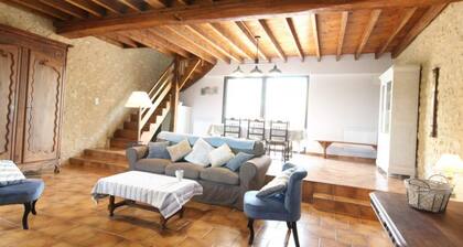 Percheron house with garden, pets allowed, WiFi, fireplace, near shops