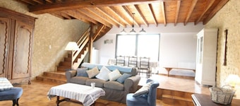 Percheron house with garden, pets allowed, WiFi, fireplace, near shops