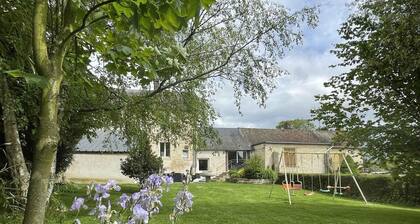 Maison Percheronne Spacieuse avec Billard, Babyfoot, et Jardin Clos, Animaux Bienvenus !