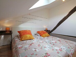 2 bedrooms, free WiFi - Literary Stay in Swiss Normandy with WIFI (Ségrie-Fontaine)