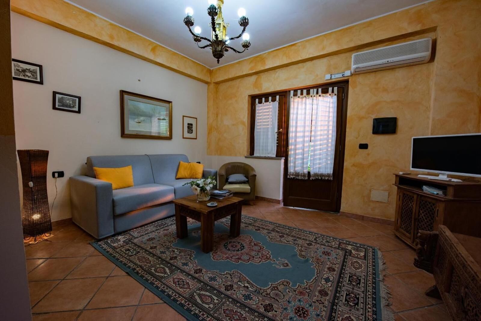 Télévision à écran plat