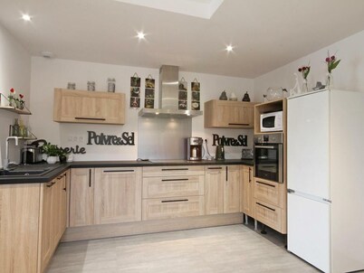 Casa restaurada 7 habitaciones, admite mascotas, Wi-Fi