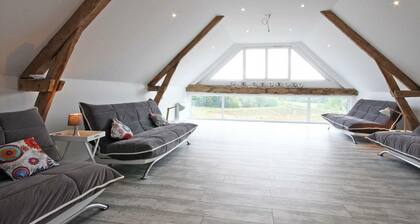 Spacious family home with terrace, pets allowed