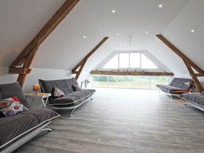 Spacious family home with terrace, pets allowed