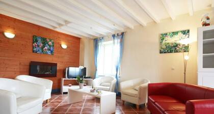 Family-Friendly Home with Outdoor Games, WiFi, and Garden in Perche Park