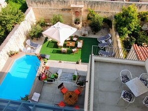 Seasonal outdoor pool, sun loungers - Maltese Maltese (Sliema)