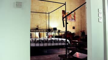 Individually decorated, individually furnished, laptop workspace